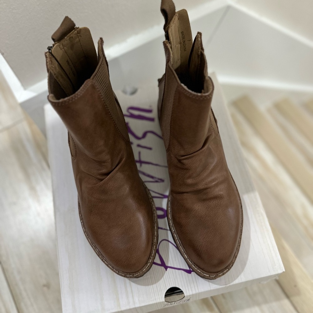 Blowfish Malibu Women's Redsen-2 Chelsea Boot - Picture 2 of 7